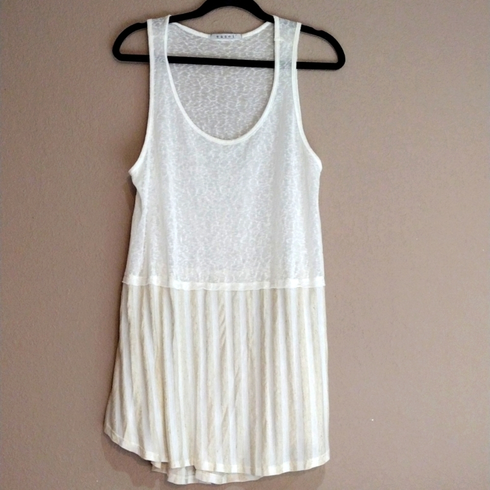 EASEL SMALL (RUNS BIG) SLIP EXTENDER. LONG TANK TOP. THIN NWOT